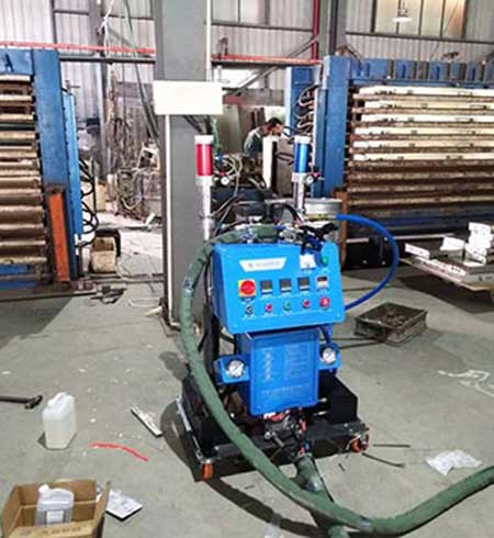 門(mén)板填充發(fā)泡模具澆注聚氨酯 Q2600噴涂機(jī)器